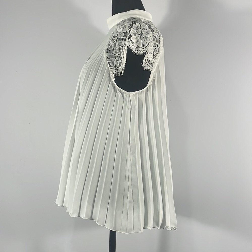 White, Banana Republic, pleaded,lace Medium, Top, Swing top, Trapeze - Picture 3 of 10